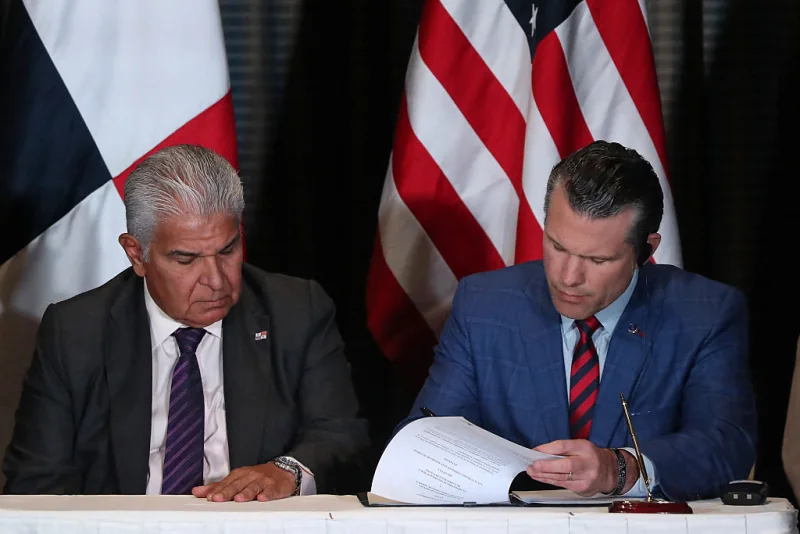 Panama President José Raúl Mulino with U.S. officials